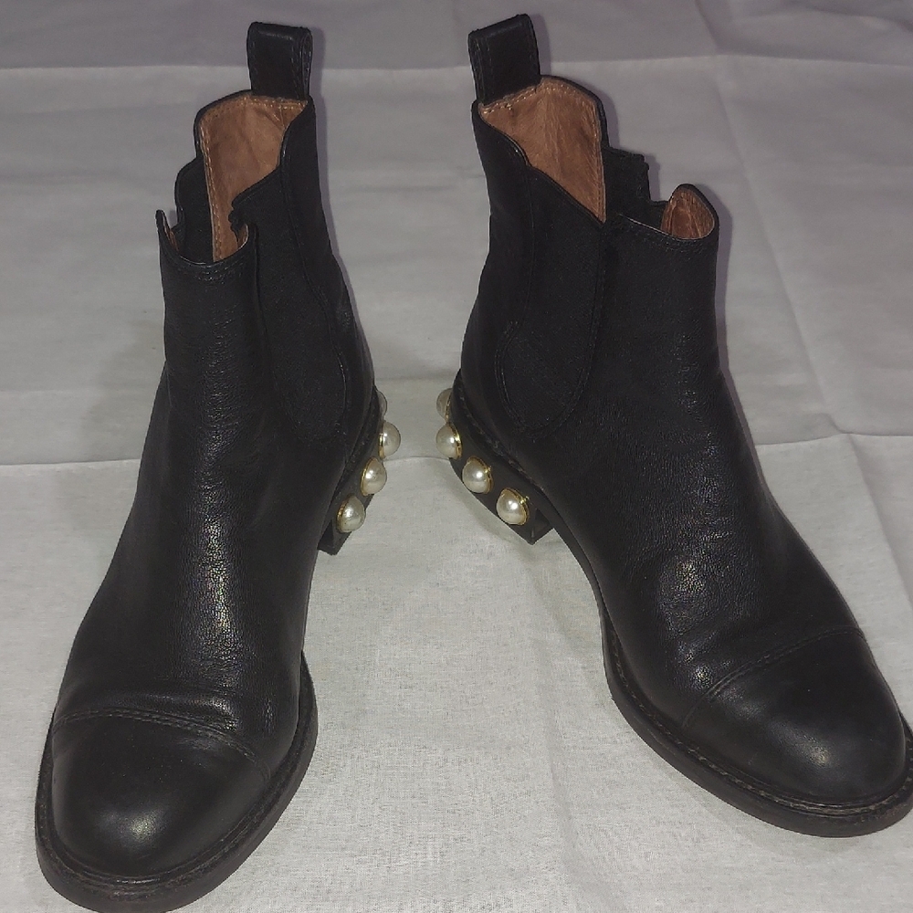 Louise Et Cie Lo-vinn Black Leather Chelsea Boot With Pearl Detail